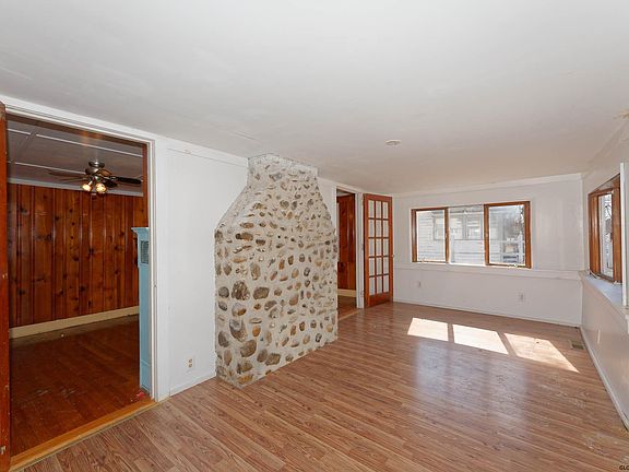 5th image of 32 Lake Shore Circle Dr