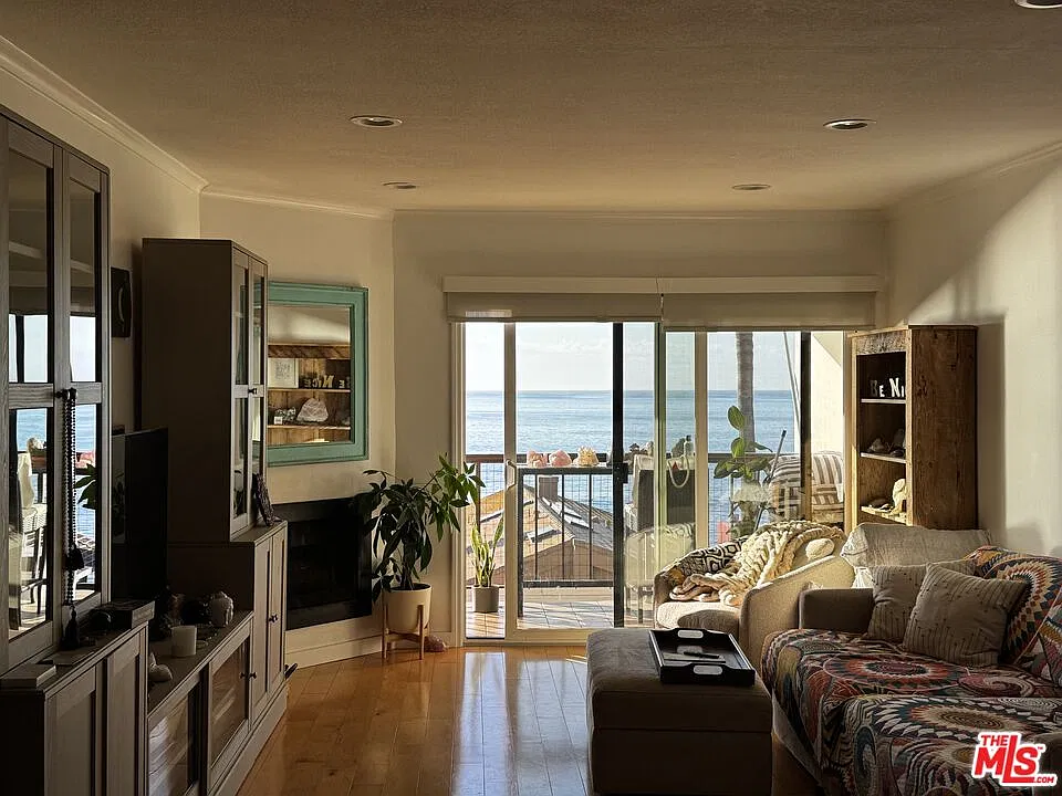 1 bed, 1.0 bath, 672 sqft, $4,940 — Photo 3