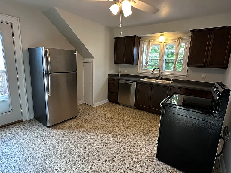 605 N 53rd St #A — Photo 2