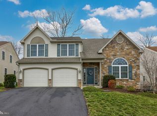 27 Chamberlain Ln, Millersville, PA