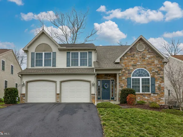 27 Chamberlain Ln, Millersville, PA 17551