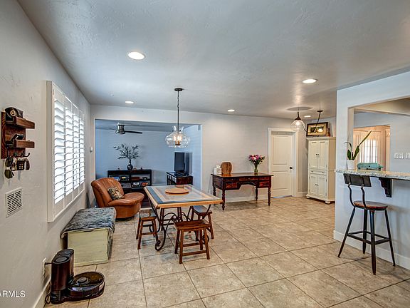 3rd image of 1608 W GLENROSA Avenue
