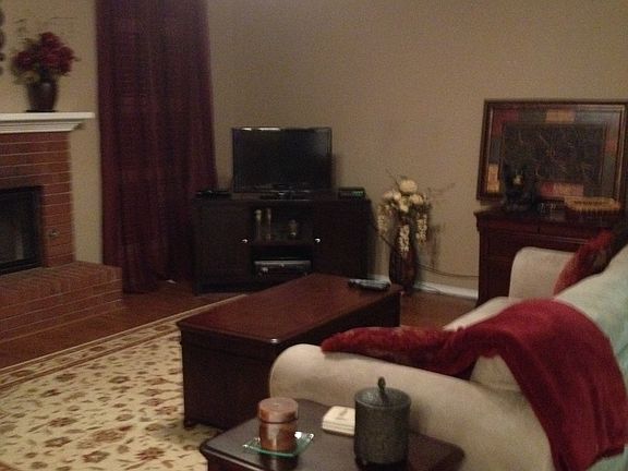 2nd image of 212 S Windsor Dr