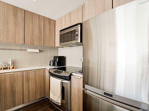 5th image of 1109-626 14th Ave SW #1109