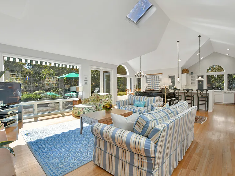74 N Woods Ln — Photo 8