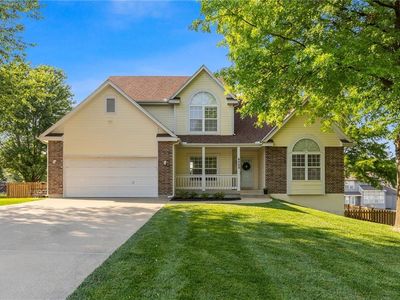 4322 SE Secretariat Ct, Lees Summit, MO, 64082