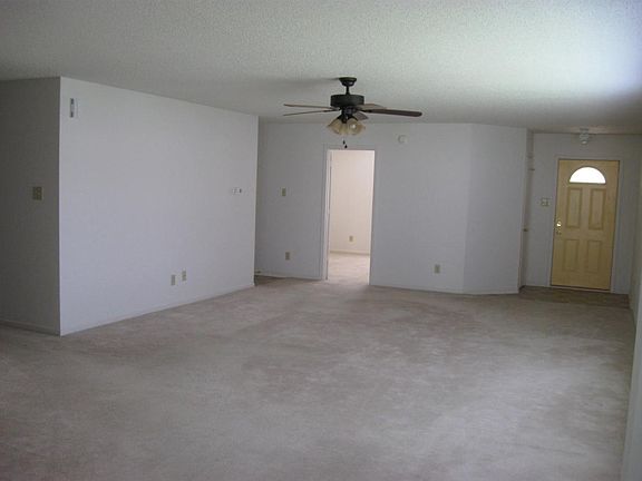 2 bedroom off of living area, bedroom 13'x13'