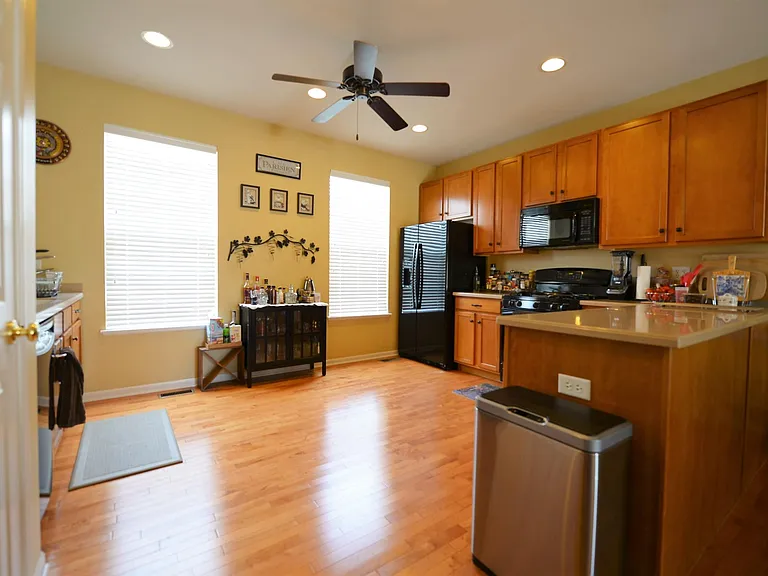 817 Lewisburg Ln — Photo 4