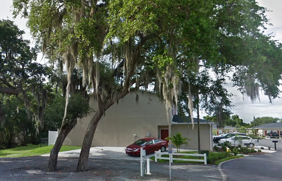3 bed, 1337 sqft, $2,400 — Photo 2
