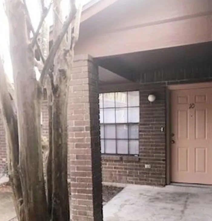 Building Photo - 2217 E Grimes St #6