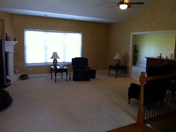 3rd image of 112 Summerhill Dr