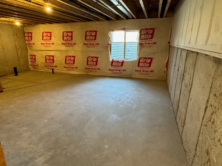 Unfinished basement - plenty of storage