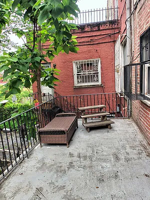 Rented by Dyer Estate Mgmt | media 18