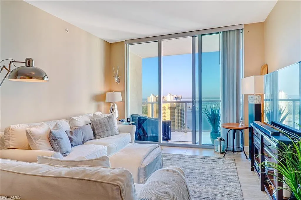 2 bed, 2.0 bath, 1008 sqft, $3,500 — Photo 1