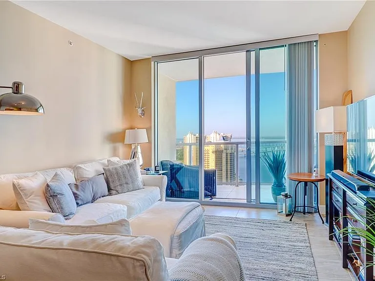 3000 Oasis Grand Blvd #3006 — Photo 1