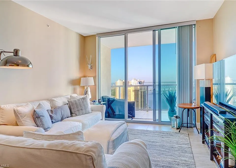 3000 Oasis Grand Blvd #3006