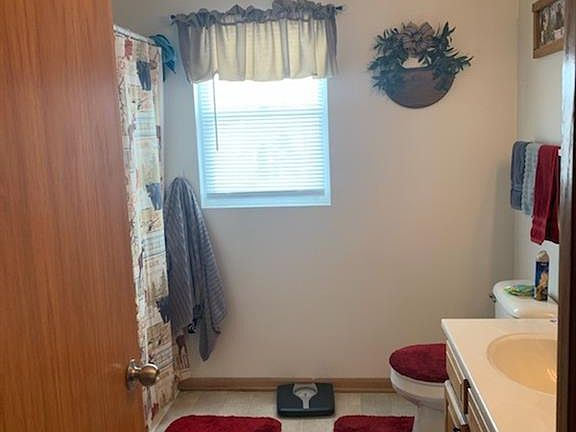 4th image of 607 Evergreen Cir NW