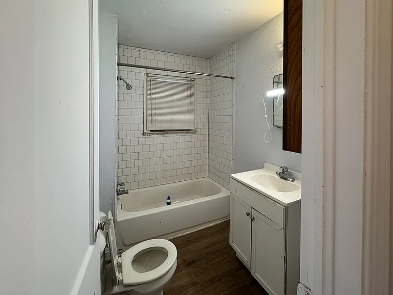 515 N Hough Ave — Photo 9