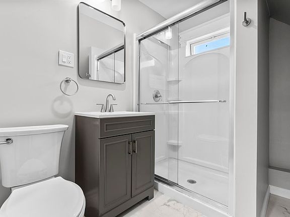 4th image of 206 Quaker Ln S #3