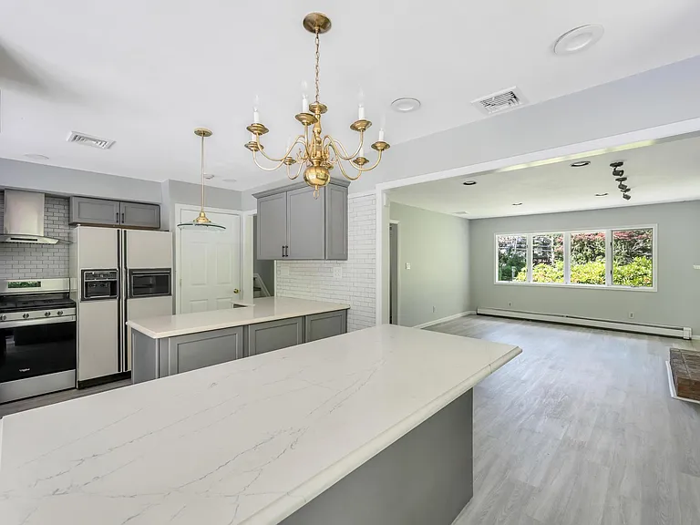 336 Dix Hills Rd #1 — Photo 23