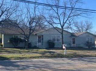 305 N Trinity St, Decatur, TX 76234