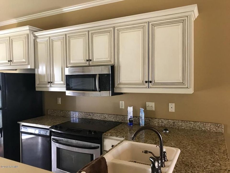 2nd image of 2202 Johnston St #106