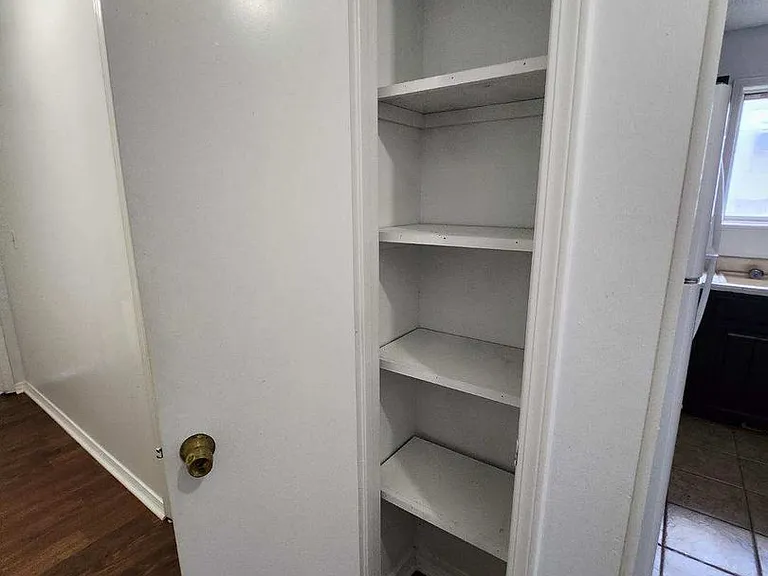 818 S Broadway Ave — Photo 4