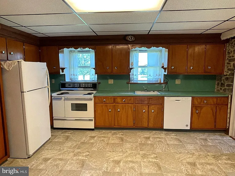 2080 Milford Square Pike — Photo 8