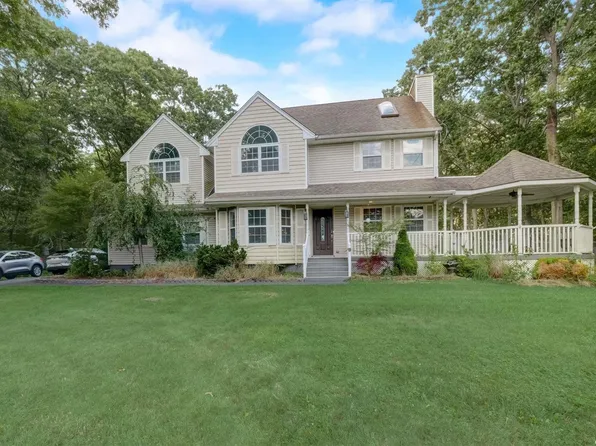 129 Barnes Road, Moriches, NY 11955