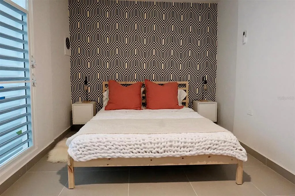 1 bed, 1.5 bath, 900 sqft, $1,200 — Photo 2