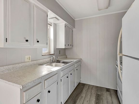 5th image of 2729 Oakleaf Ave APT 1