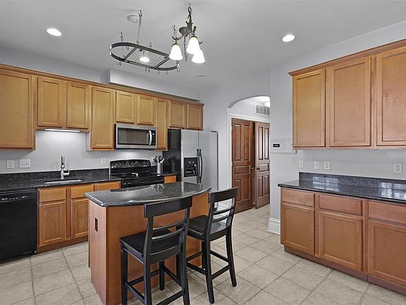 5th image of 3451 Arsenal St