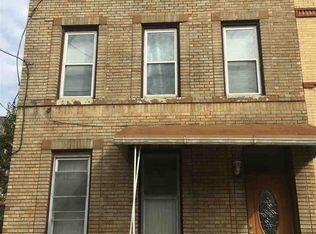 318 28th St, Union City, NJ 07087