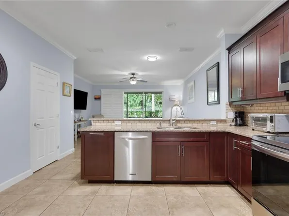 1289 Oxford LN #228, NAPLES, FL 34105