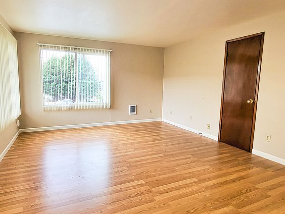 4th image of 629 Glen St #3G