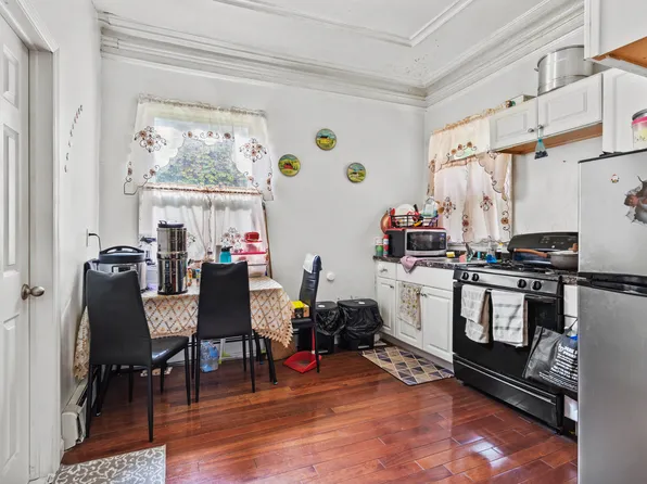 350 East 193rd Street image 12 of 17