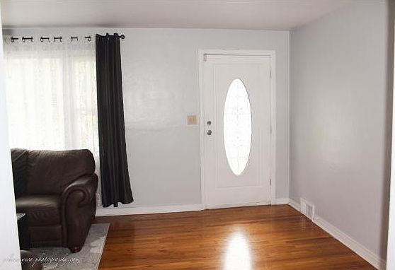 4th image of 353 Conklin Ave