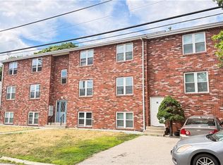 10-26 Saratoga Ave, Pawtucket, RI 02861