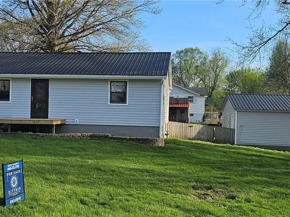 104 W Cedar St, Waverly, MO 64096