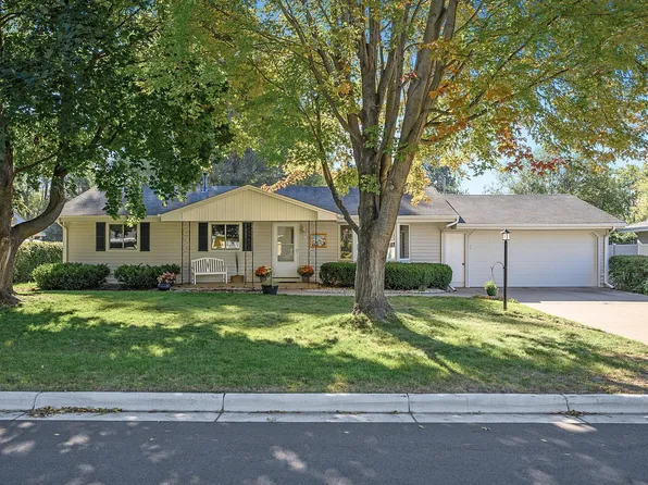 3213 Canterbury Dr, Bloomington, MN 55431