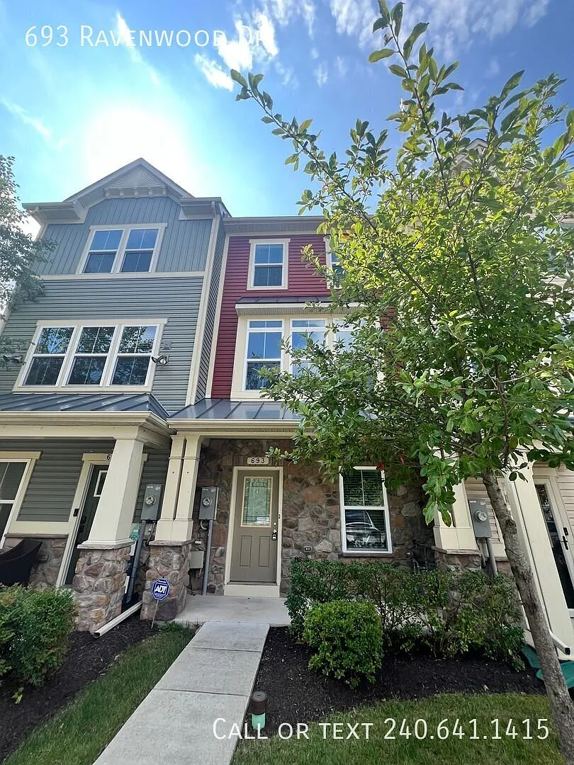 Lovely 3 BR/3 BA Townhome in Glen Burnie! — Photo 1