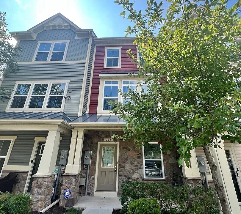 693 Ravenwood Dr