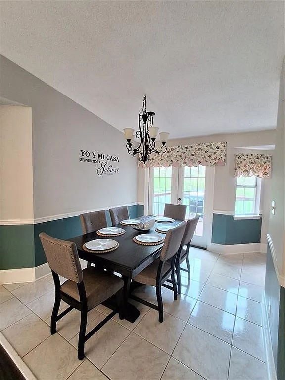 4 bed, 3.0 bath, 1736 sqft, $2,300 — Photo 3