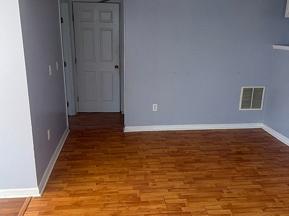 5th image of 13 Simone St #2