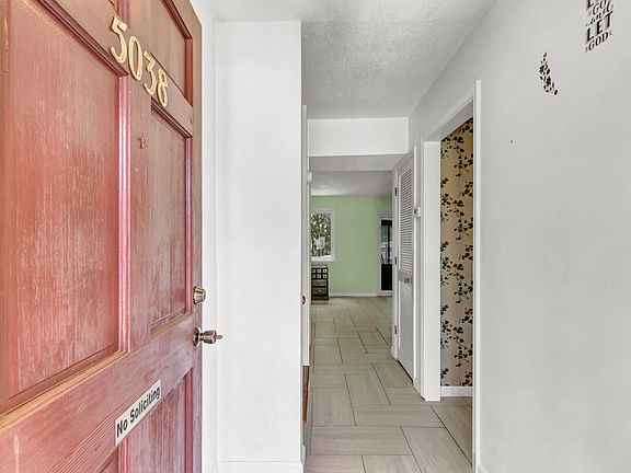 5th image of 5038 Foxwood Dr