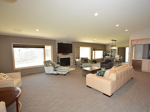 5th image of 400 Pelletier Dr