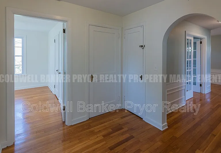 323 Walsh Rd — Photo 30