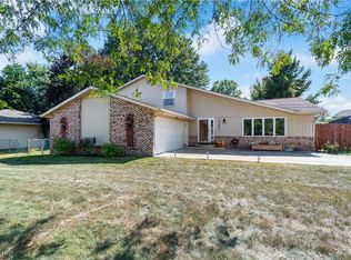 12631 Pinebrook Dr, North Royalton, OH 44133