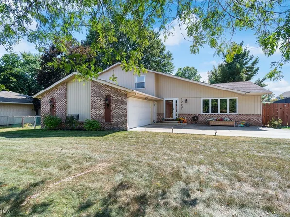12631 Pinebrook Dr, North Royalton, OH 44133