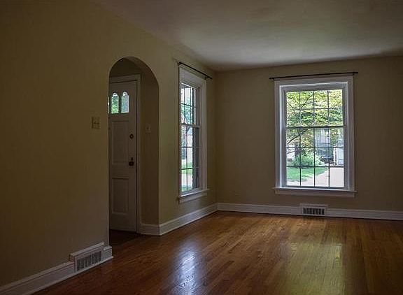 4th image of 7466 Drexel Dr